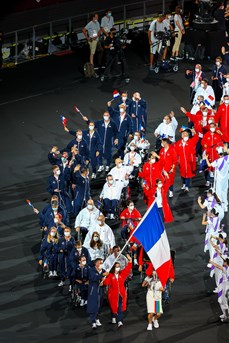 Défilé de la délégation française lors de la cérémonie d'ouverture des Jeux paralympiques de Tokyo en 2021